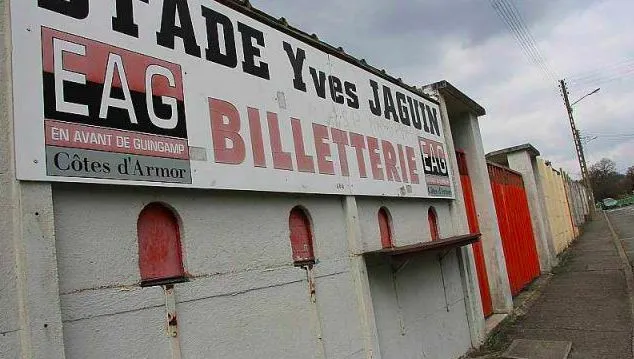 L&rsquo;ancien stade de Guingamp est en cours de démolition