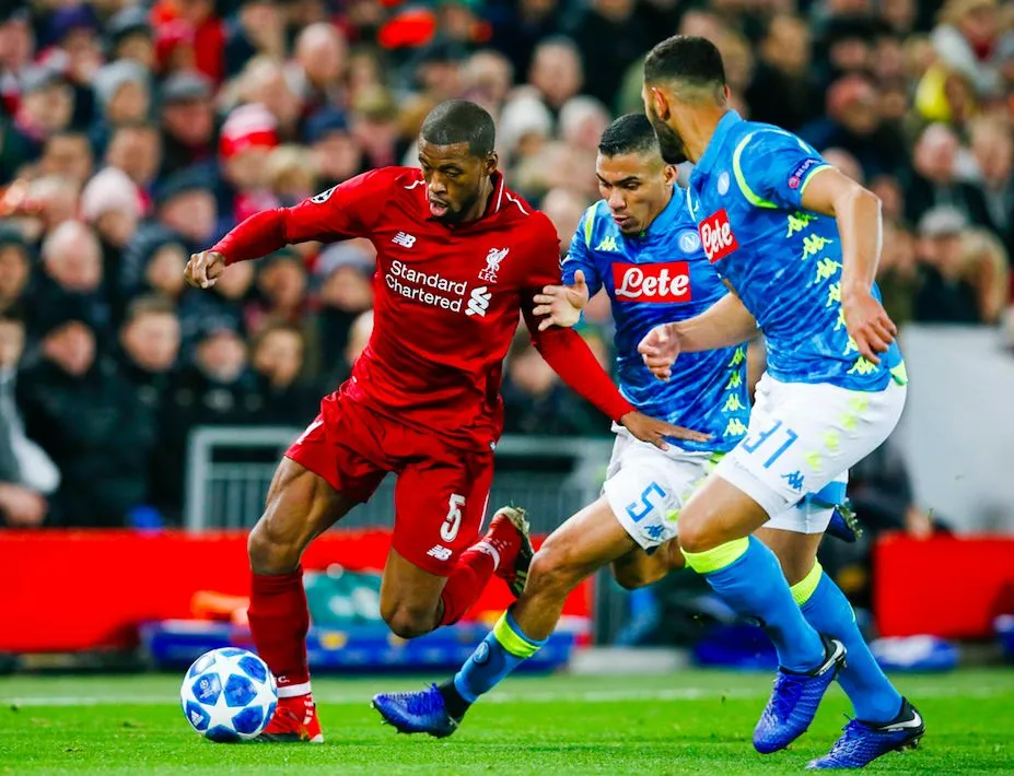 Quand Wijnaldum grille un fan qui tweete sur lui dans l&rsquo;avion