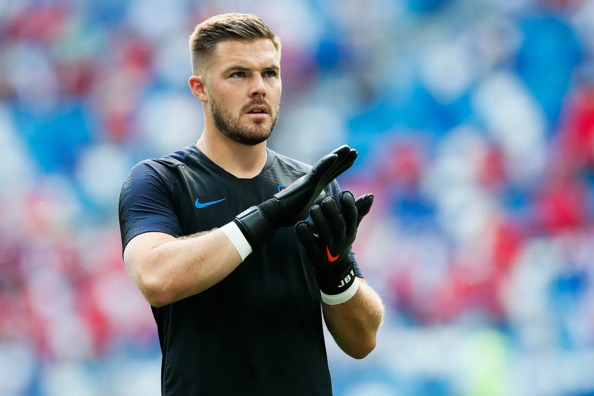 Jack Butland porte un maillot en hommage à Gordon Banks