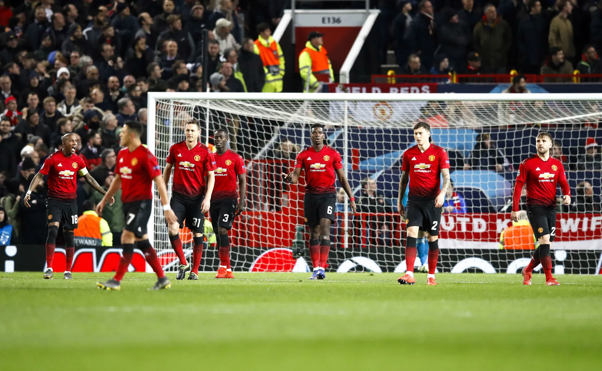 Manchester United pulvérise sa pelouse avec…de l&rsquo;ail