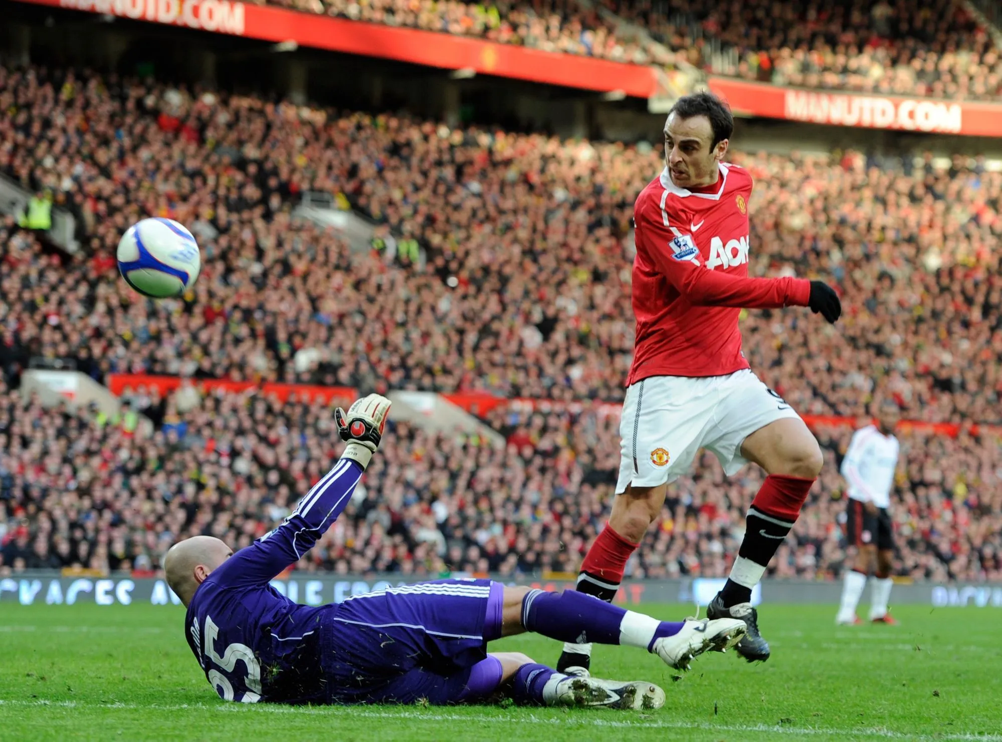 Berbatov explique avec un paperboard comment battre Liverpool