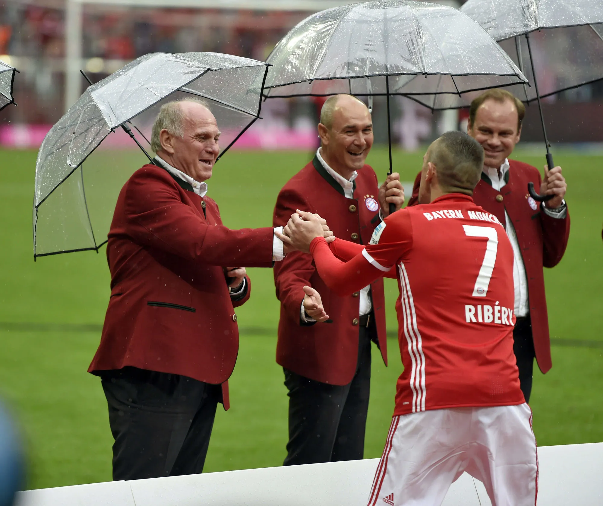 Hoeneß : «<span style="font-size:50%"> </span>Nous étions prêts à sacrifier cette saison pour Robben et Ribéry<span style="font-size:50%"> </span>»