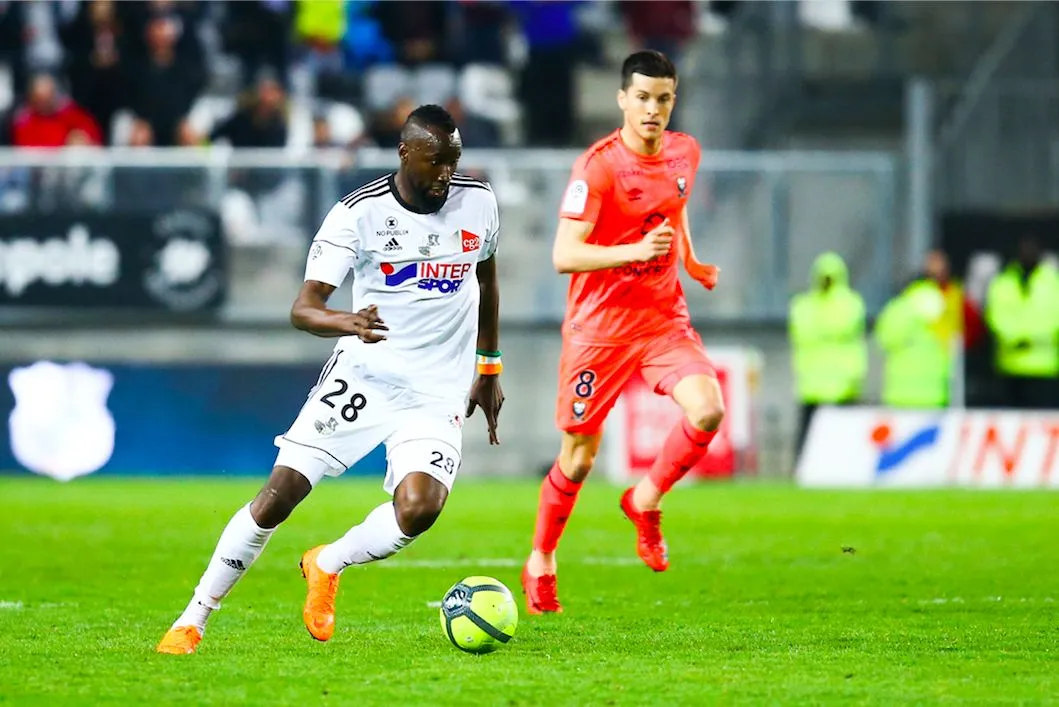 Lacina Traoré rebondit en Hongrie