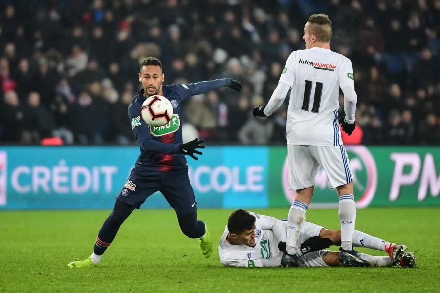 Neymar : « Dribbler est interdit dans le football ? »