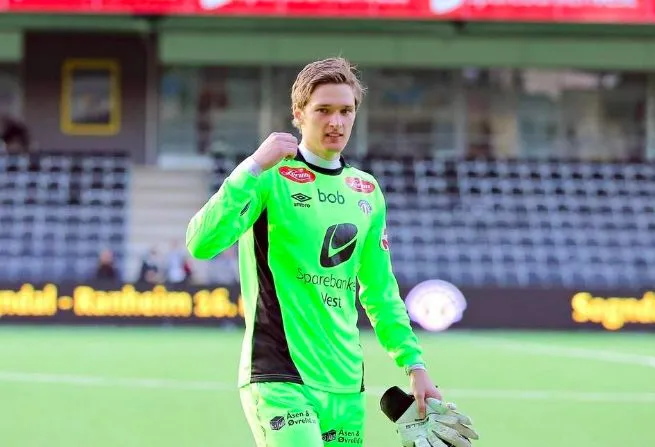 Le magnifique coup franc d&rsquo;un gardien norvégien en amical