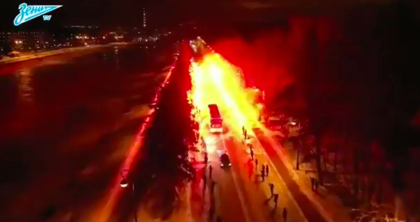 L&rsquo;impressionnant cortège de fumigènes des supporters du Zénith