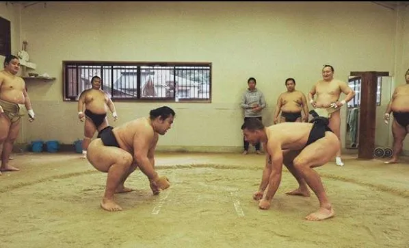 Quand Podolski s&rsquo;essaye au sumo
