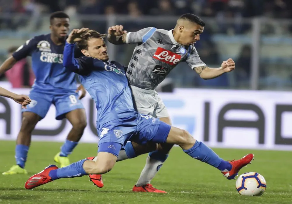 Naples se ramasse à Empoli, l’Inter fracasse le Genoa