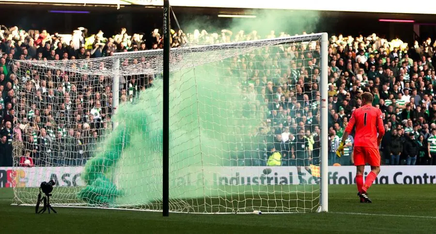 Derby d&rsquo;Édimbourg, une noix de coco atterrit sur la pelouse