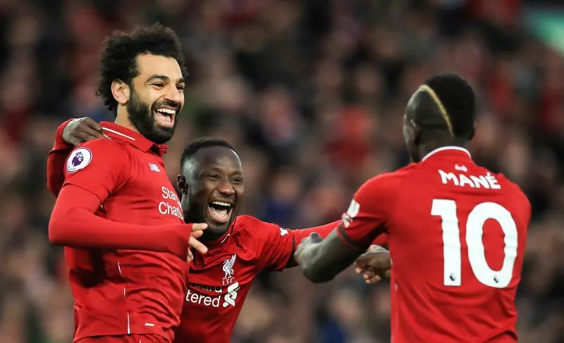 Liverpool atomise Huddersfield et repasse (encore) premier