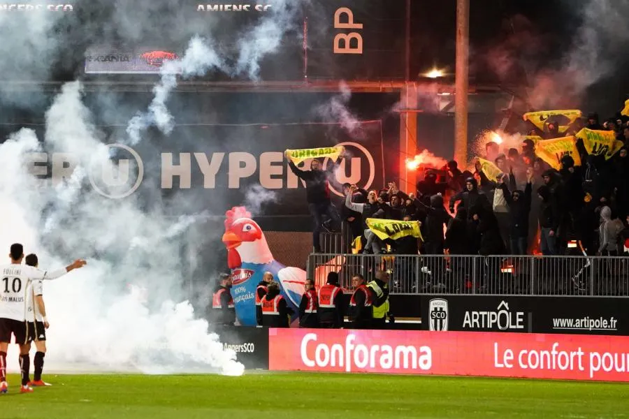 La LFP fait encore marche arrière sur les fumigènes d&rsquo;Angers-Amiens