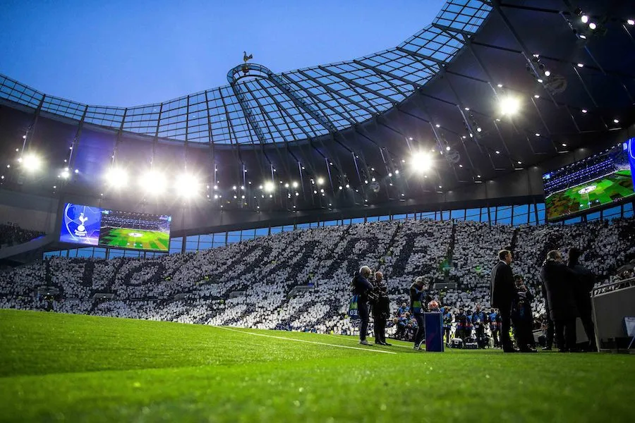 Tottenham exclut des fans&#8230; trop souvent debout au stade