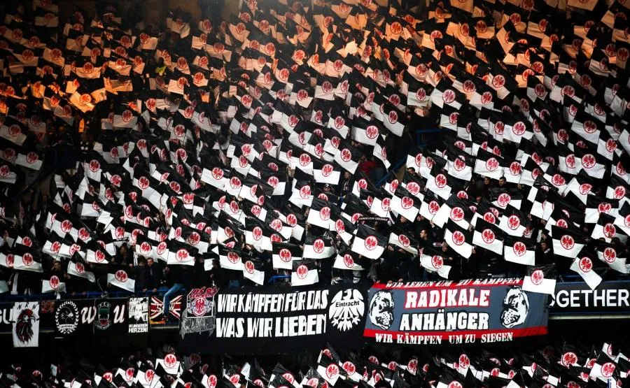 Des fans de l&rsquo;Eintracht offrent leurs places pour la finale à Bakou