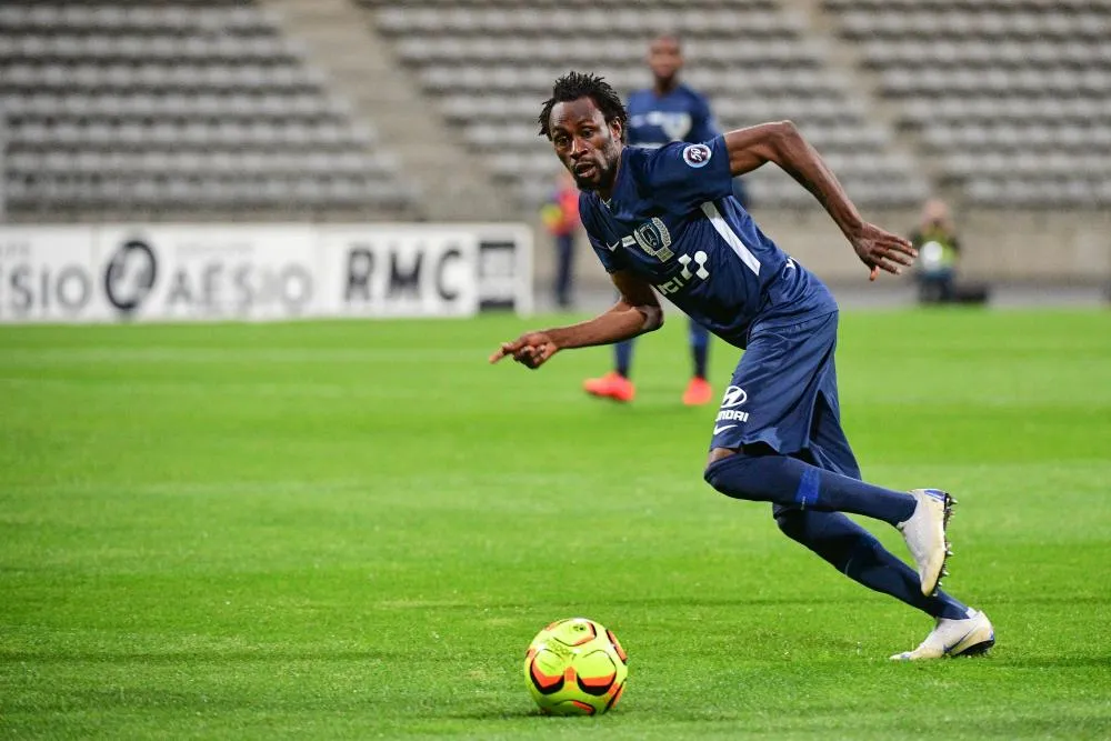 Pitroipa prolonge avec le Paris FC