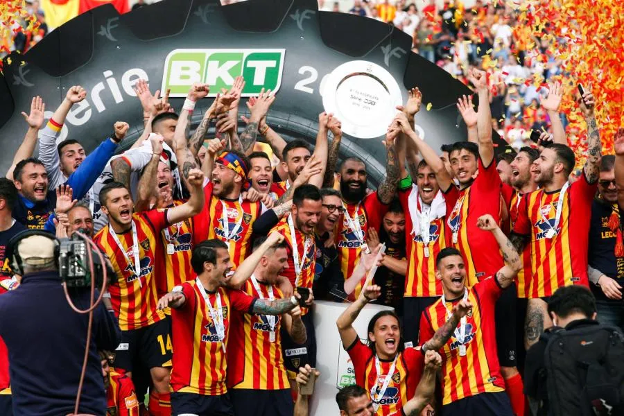 Lecce retrouve la Serie A, Palerme barragiste