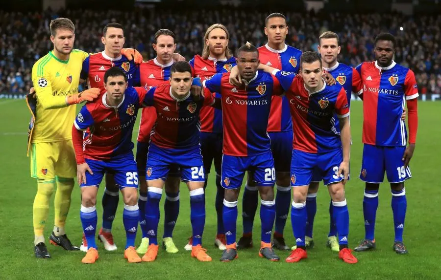 Le maillot des joueurs de Bâle au nom de leur maman