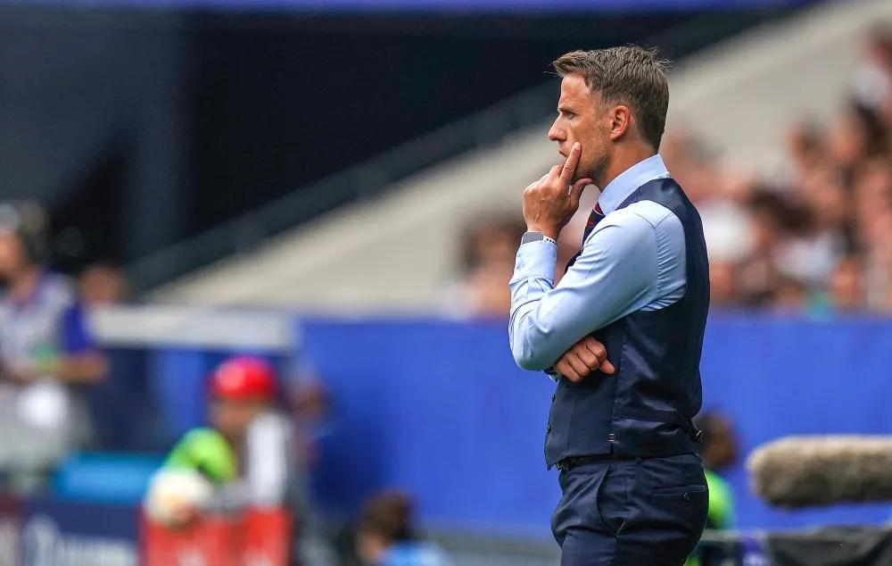 Phil Neville la joue comme Southgate