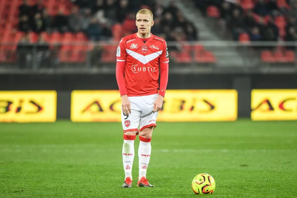 Gaëtan Robail signe à Lens