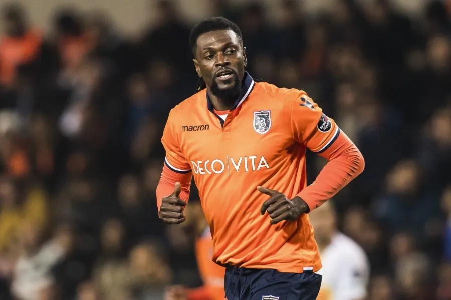 Adebayor quitte Istanbul Başakşehir