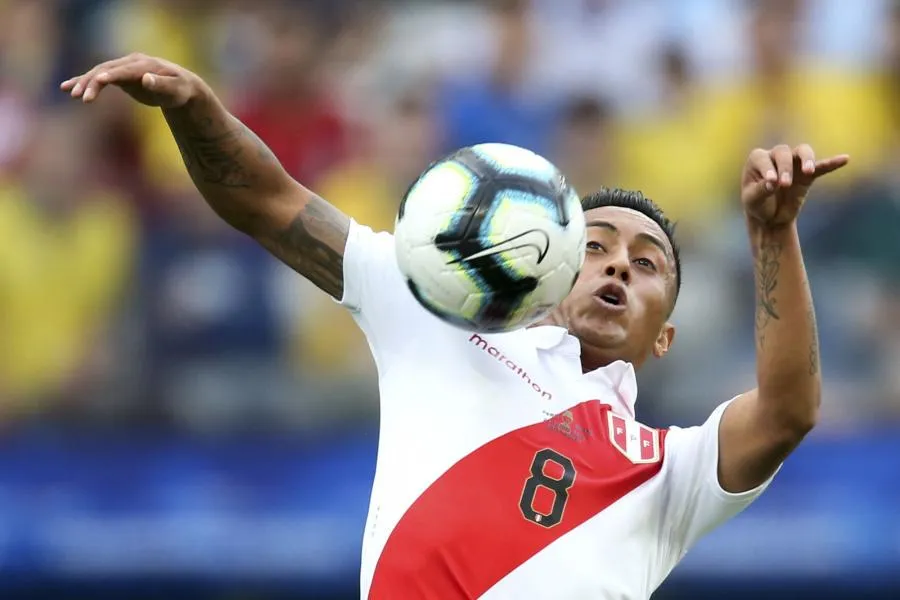 Cueva a affronté le Chili avec une carte magique glissée dans la chaussette