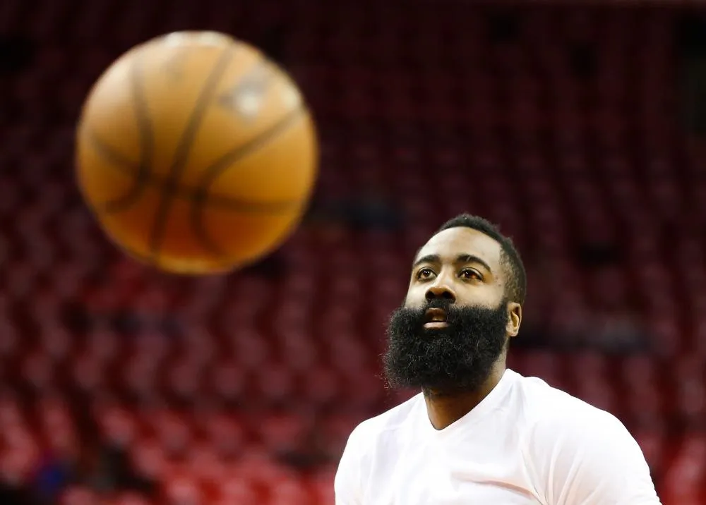James Harden s&rsquo;essaye au foot avec Arsenal