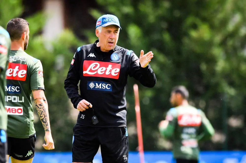Carlo Ancelotti se fait passer pour un fan pour poser une question à Insigne