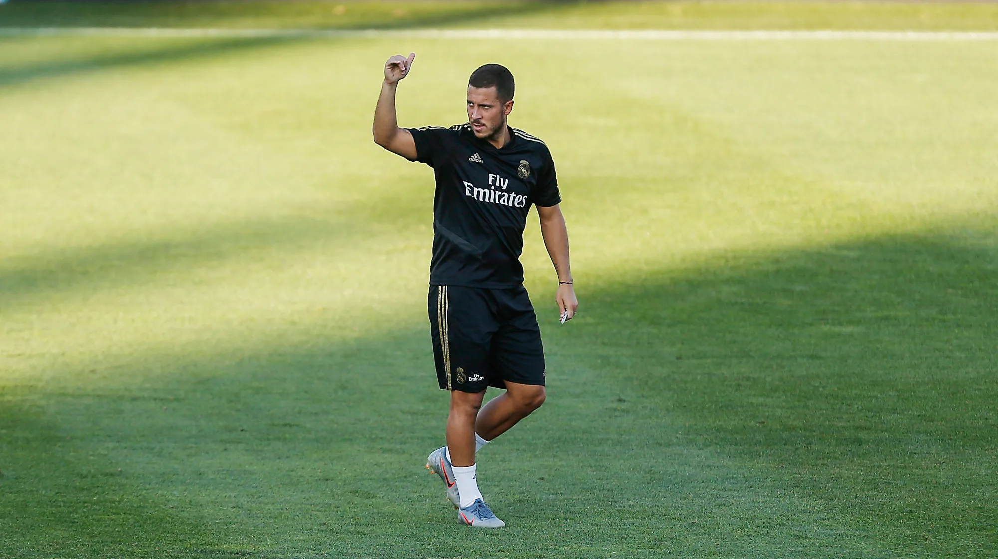 Hazard rend hommage à l’homme sur la lune en portant le numéro 50
