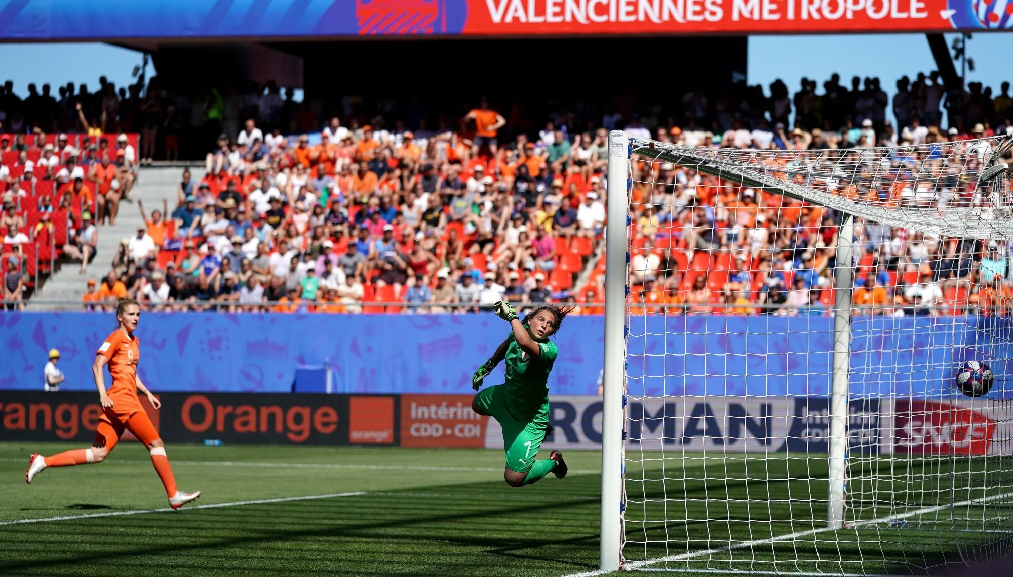 Les Pays-Bas assomment l&rsquo;Italie et filent en demies