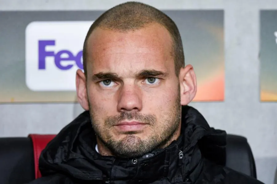 Sneijder arrêté pour état d&rsquo;ivresse après avoir dansé sur une voiture