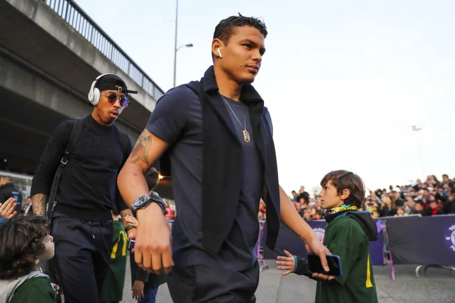 La chanson «<span style="font-size:50%"> </span>Thiago Silva » enflamme le festival de Glastonbury
