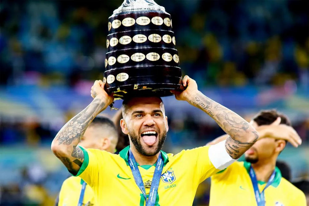 Daniel Alves s&rsquo;engage avec São Paulo