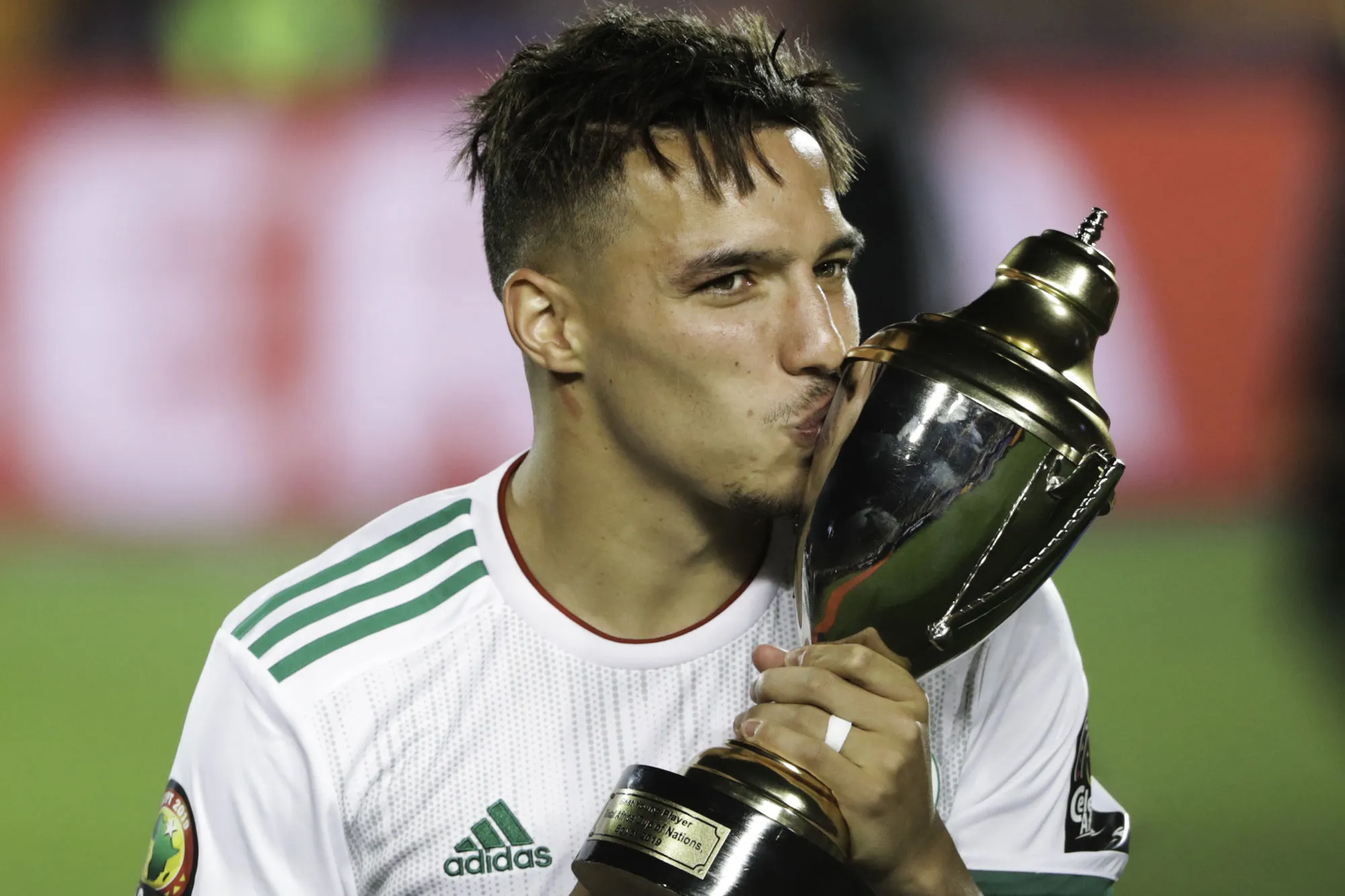 Ismaël Bennacer signe au Milan AC