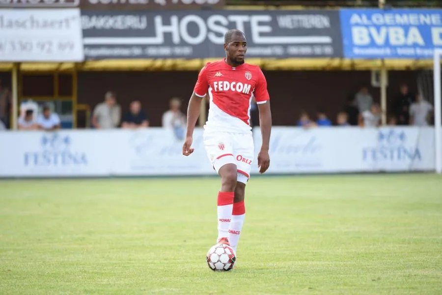 Djibril Sidibé vers Everton ?