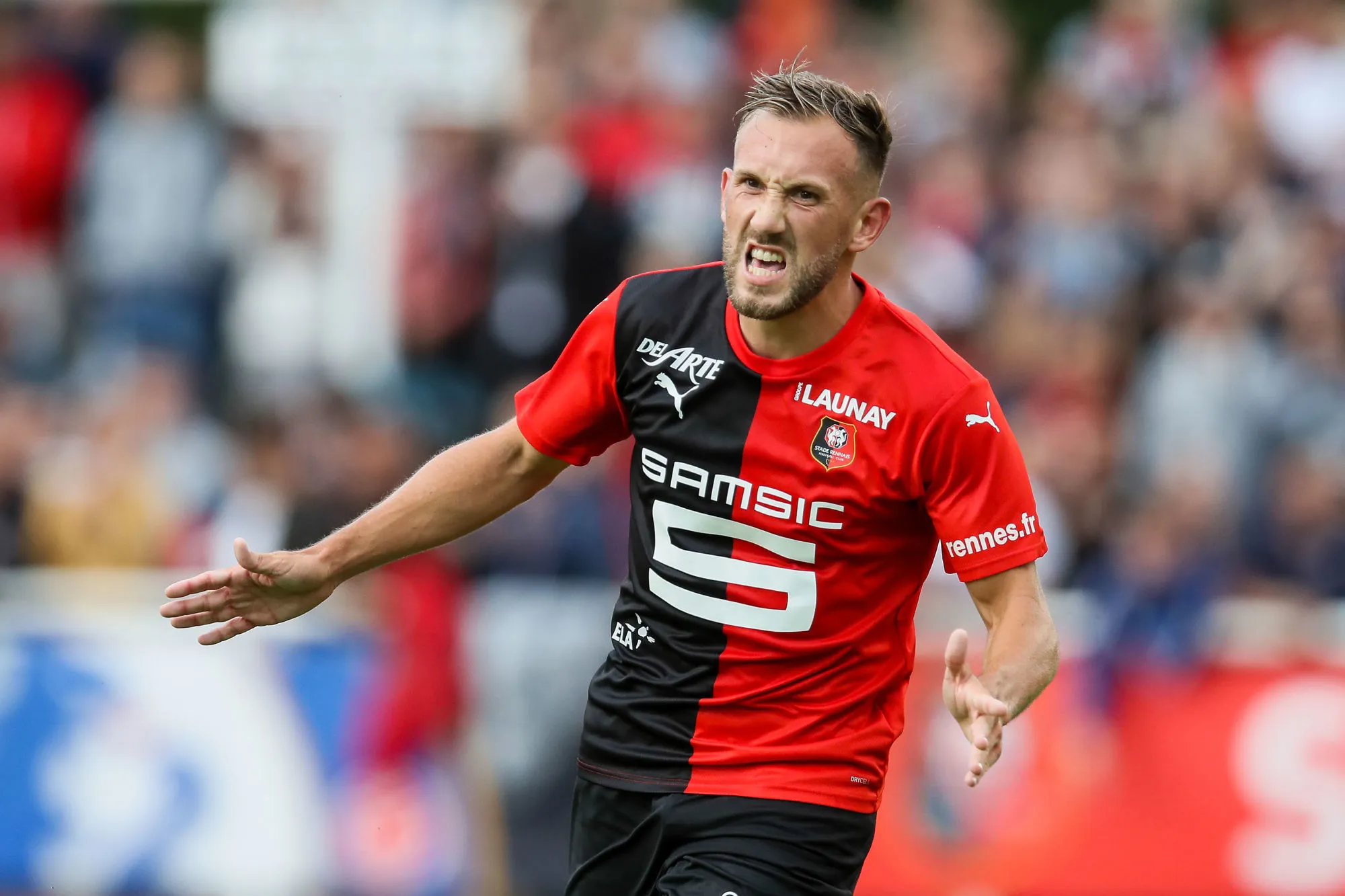 Tait s’excuse après son expulsion