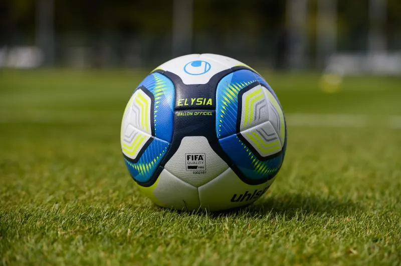 Une recrue du Raja Béni Mellal se présente avec le maillot du PSG