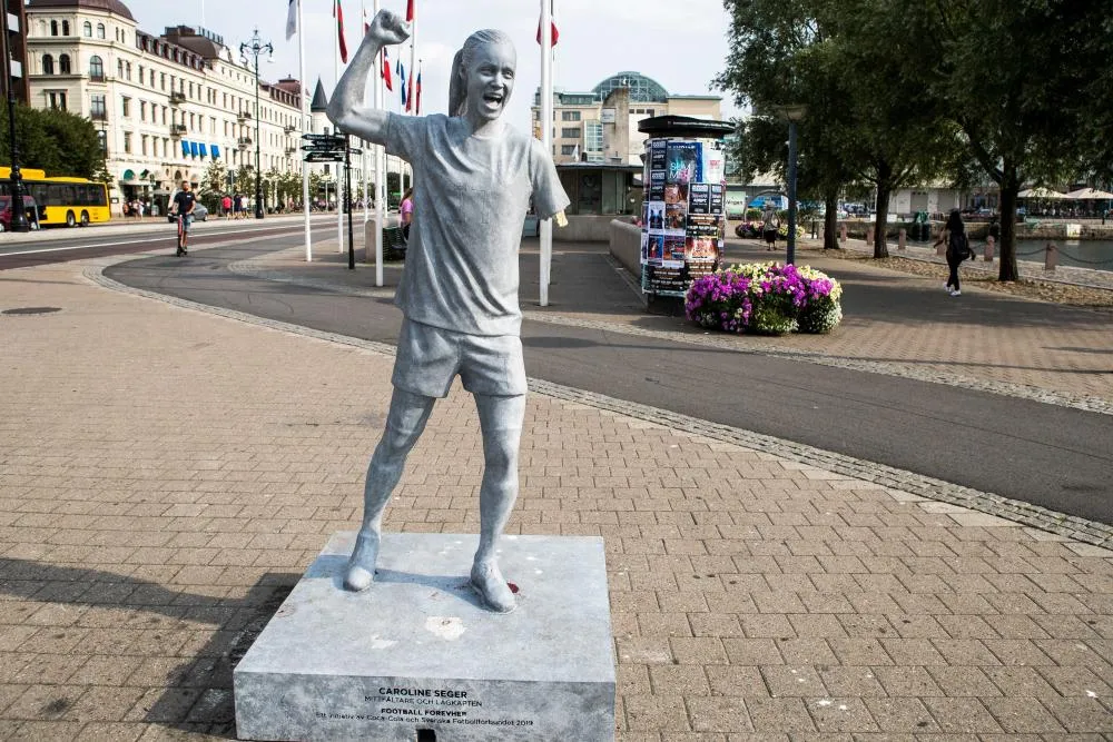 La statue de la capitaine suédoise Caroline Seger vandalisée