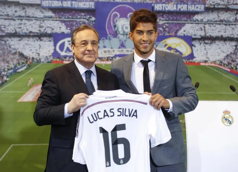 Lucas Silva se retrouve sans permis de travail