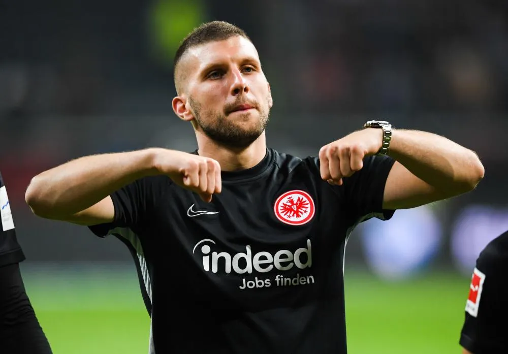 L&rsquo;Eintracht confirme un échange André Silva-Ante Rebić