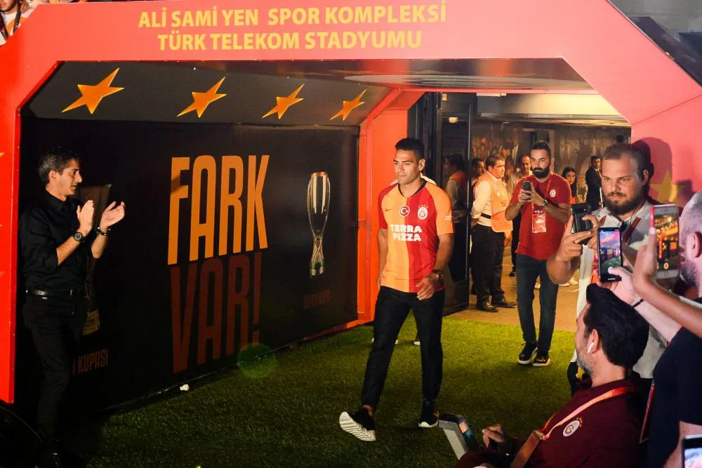 L&rsquo;accueil dément de Falcao à la Türk Telekom Arena
