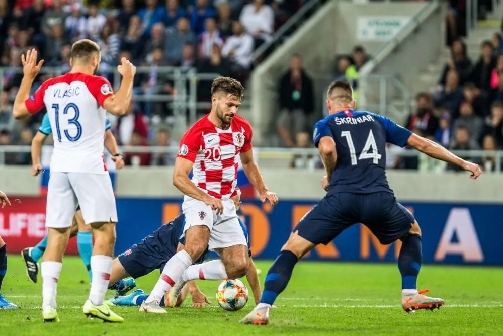 Quand des fans croates chantent pour un bébé slovaque