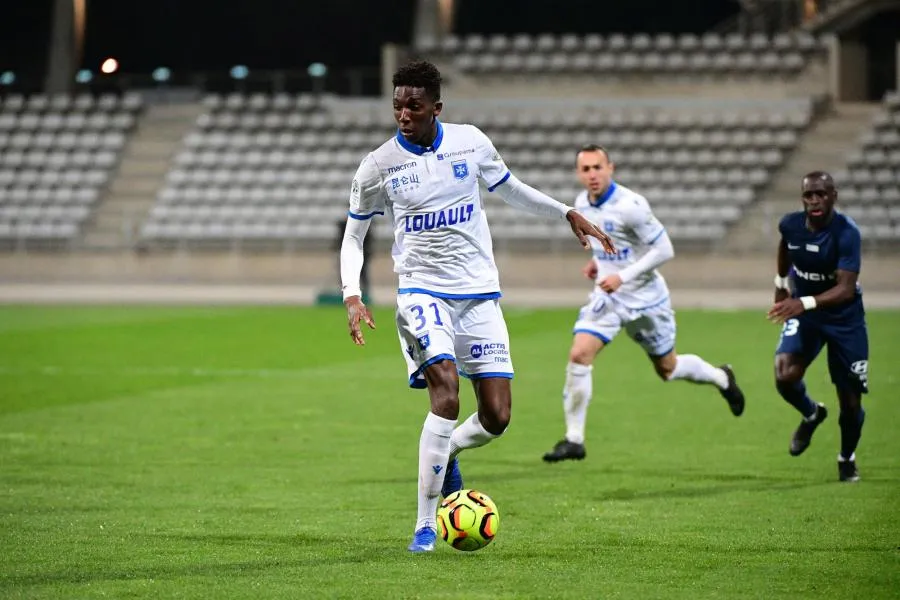 Lamine Fomba part à Nîmes