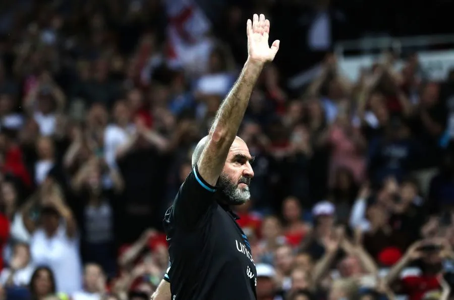 Éric Cantona reçoit la Distinction du président de l&rsquo;UEFA