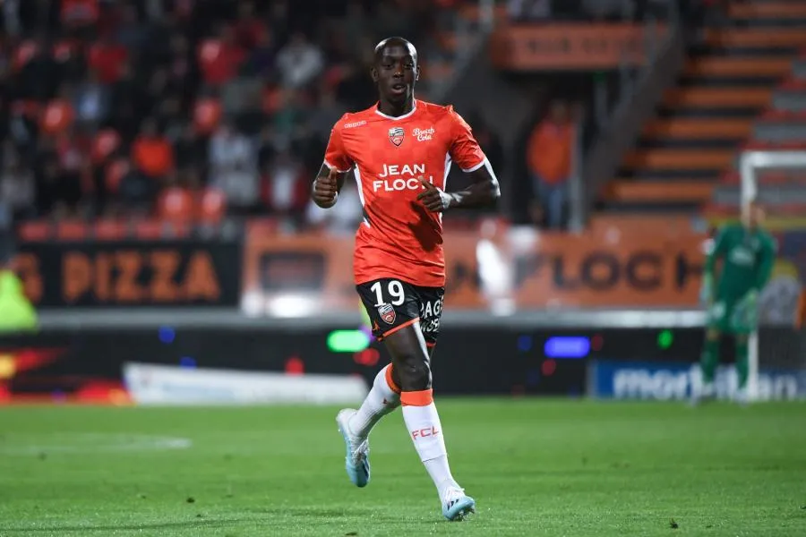 Lorient fait plier Rodez sous le déluge