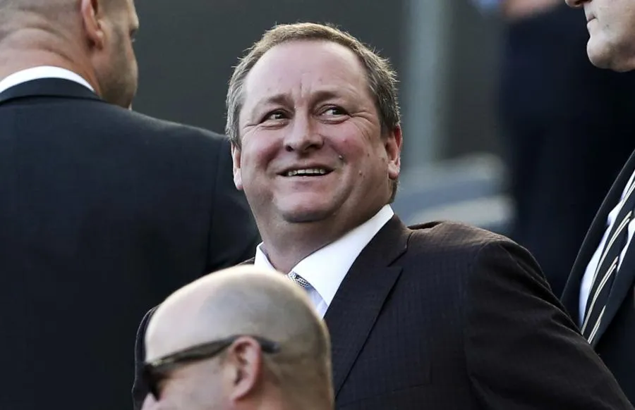 Un fan interpelle le propriétaire de Newcastle dans la rue