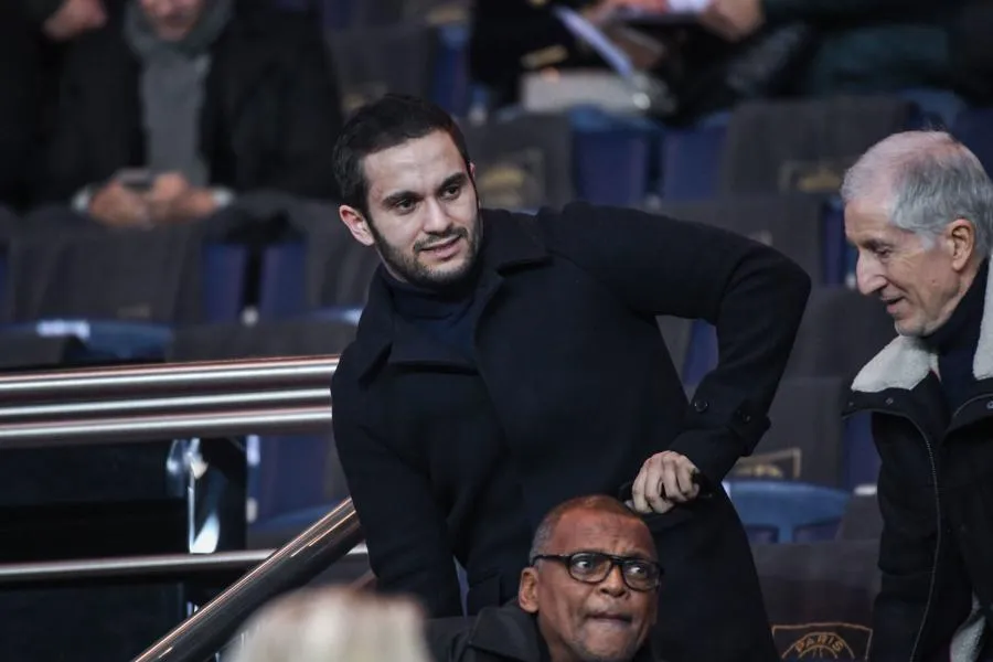 Malik Bentalha interdit de stade pour avoir craqué un fumigène au Parc