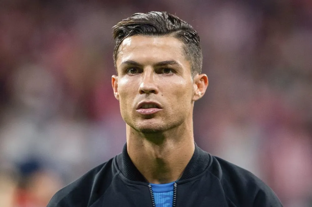 Une employée du McDonald’s sort du bois après l&rsquo;interview de CR7