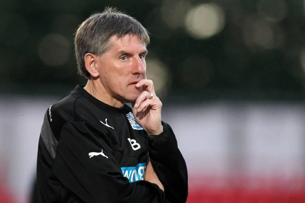 Peter Beardsley est suspendu pour racisme