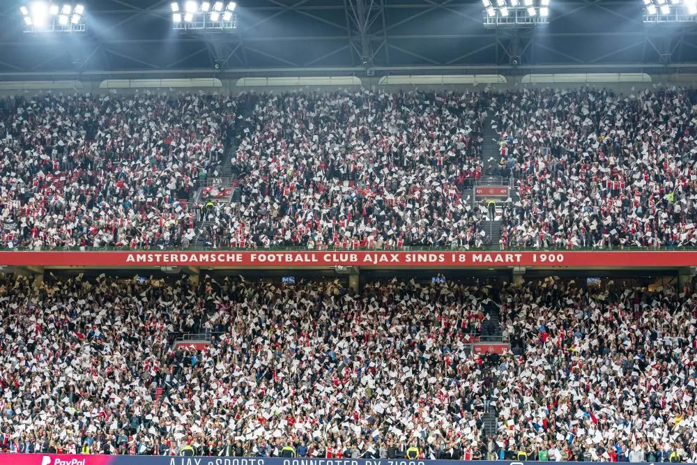 Interdits de déplacement à Chelsea, 2000 fans de l’Ajax se rabattent sur un match de Leyton Orient