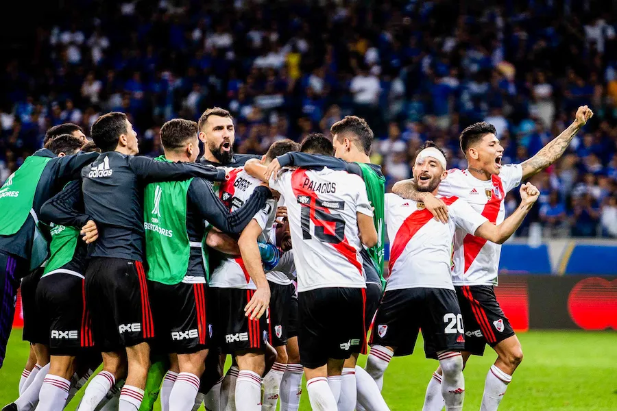 Une amende de 200 000 dollars contre River Plate pour des fumigènes