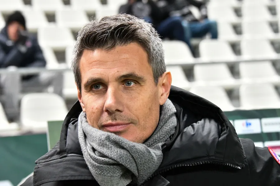 Quand l&rsquo;entraîneur de Laval veut faire rentrer un joueur… qui n&rsquo;est pas sur la feuille de match